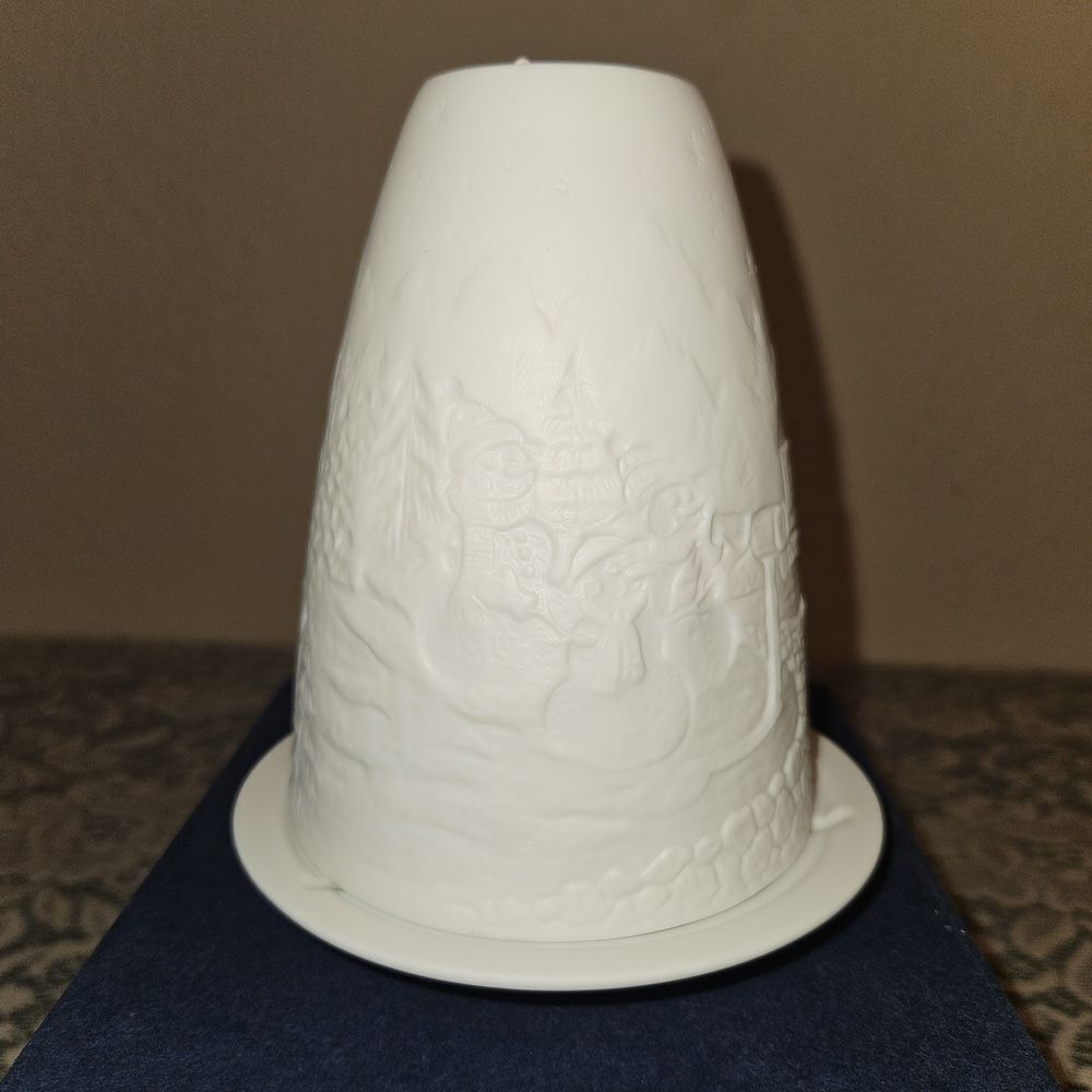 Sorelle Fine Porcelain Votive Tea Light Candle Holder with a Christmas Scene - Picture 4 of 6